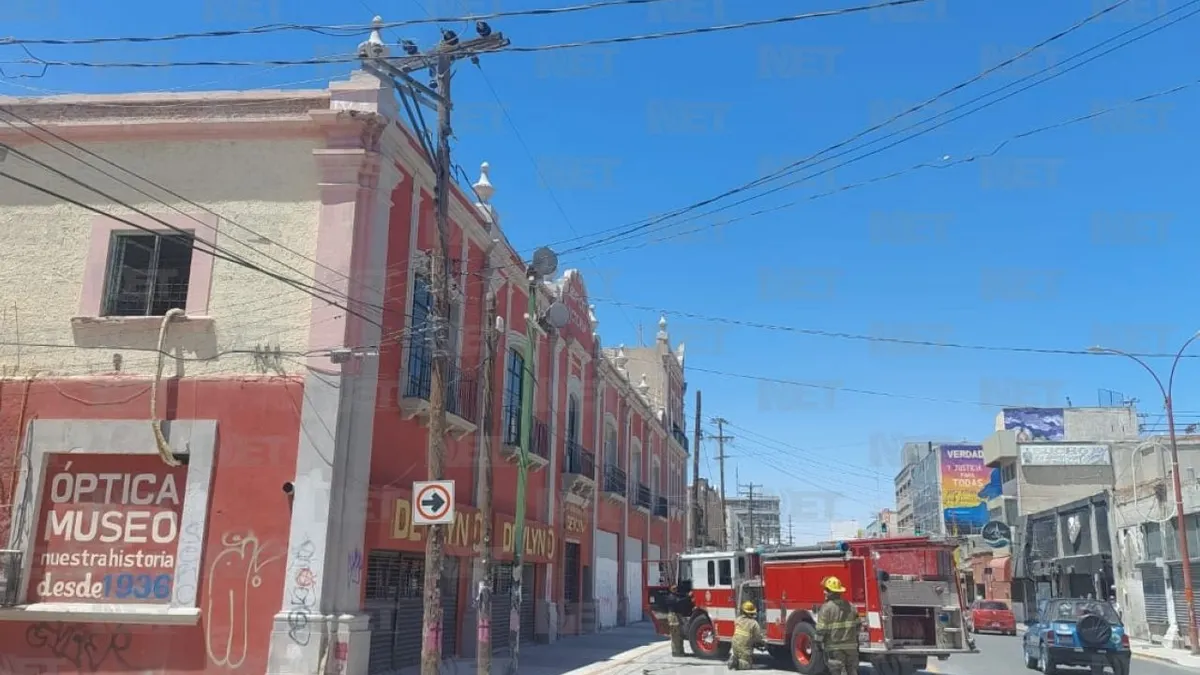Apagan incendio en poste de la 16 de Septiembre