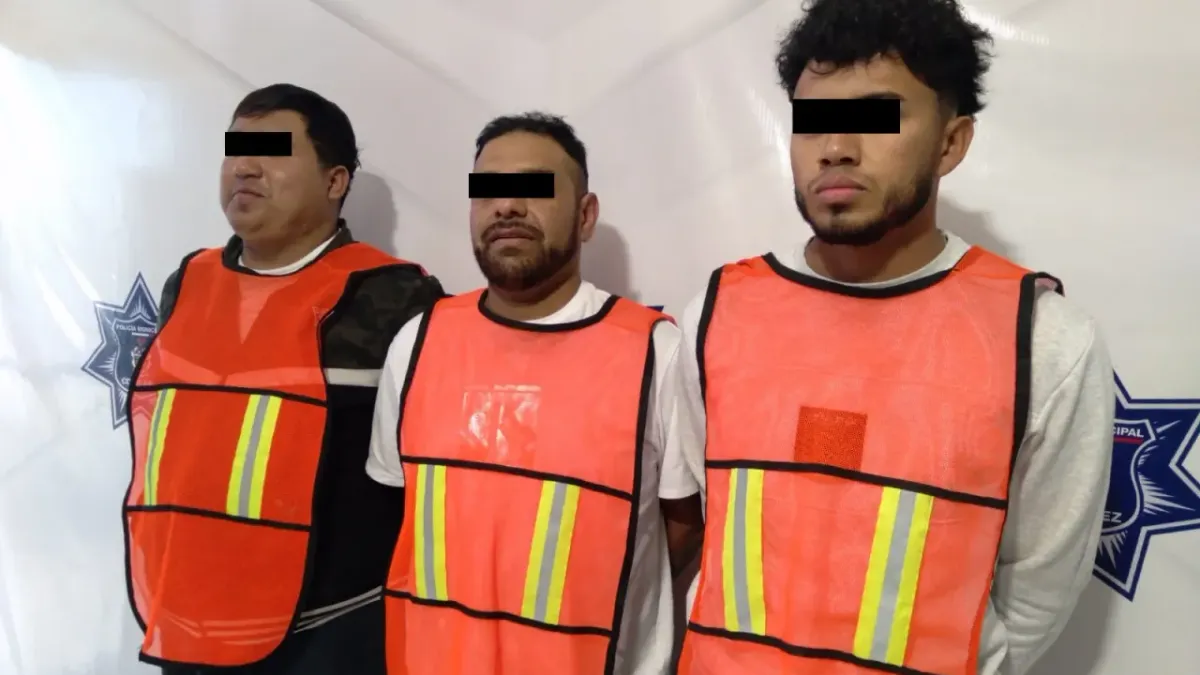 Arrestan a 3 hombres con fusil de asalto