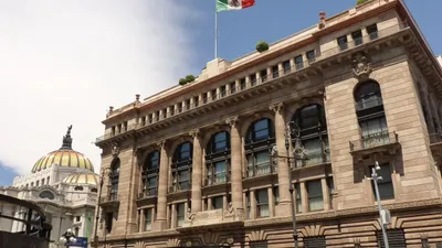 Baja calificación crediticia de México por aumento de deuda y Pemex