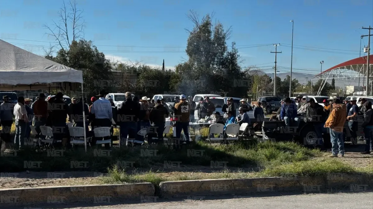 Agricultores cierran acceso al puente Libre por la Ley de Aguas