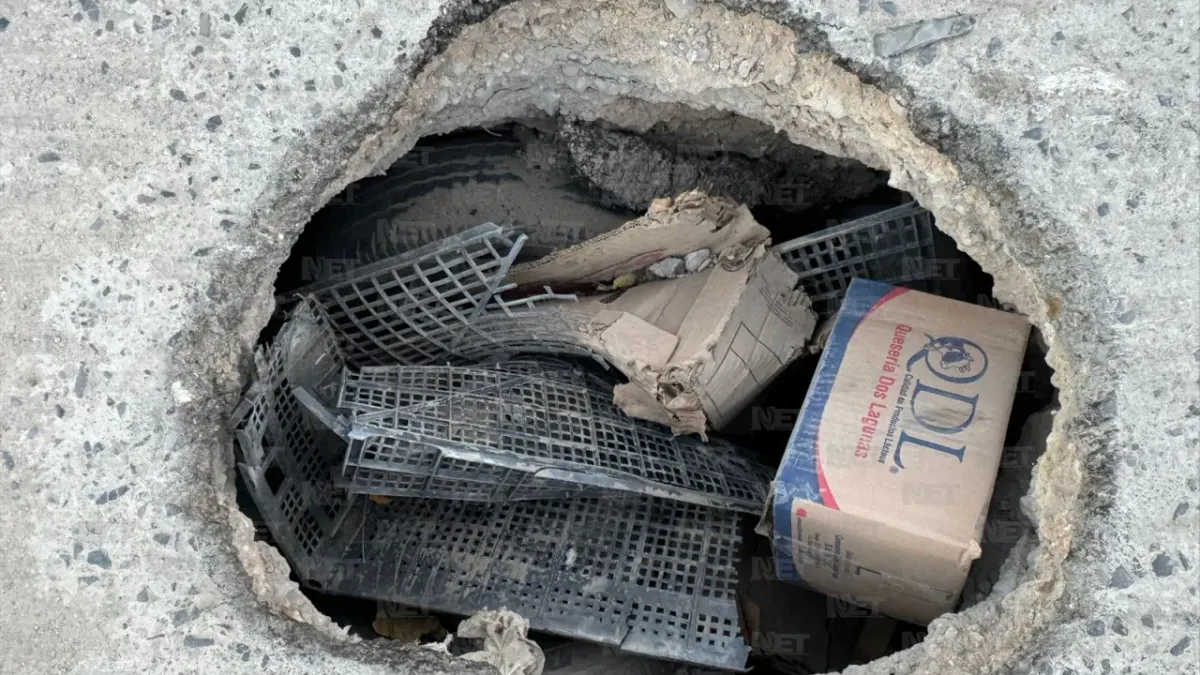 Piden vecinos que tapen hundimiento en calles de la colonia Industrial