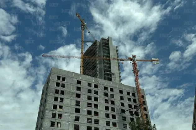 Desalojan de nuevo edificio en construcción por supuesta fuga de gas