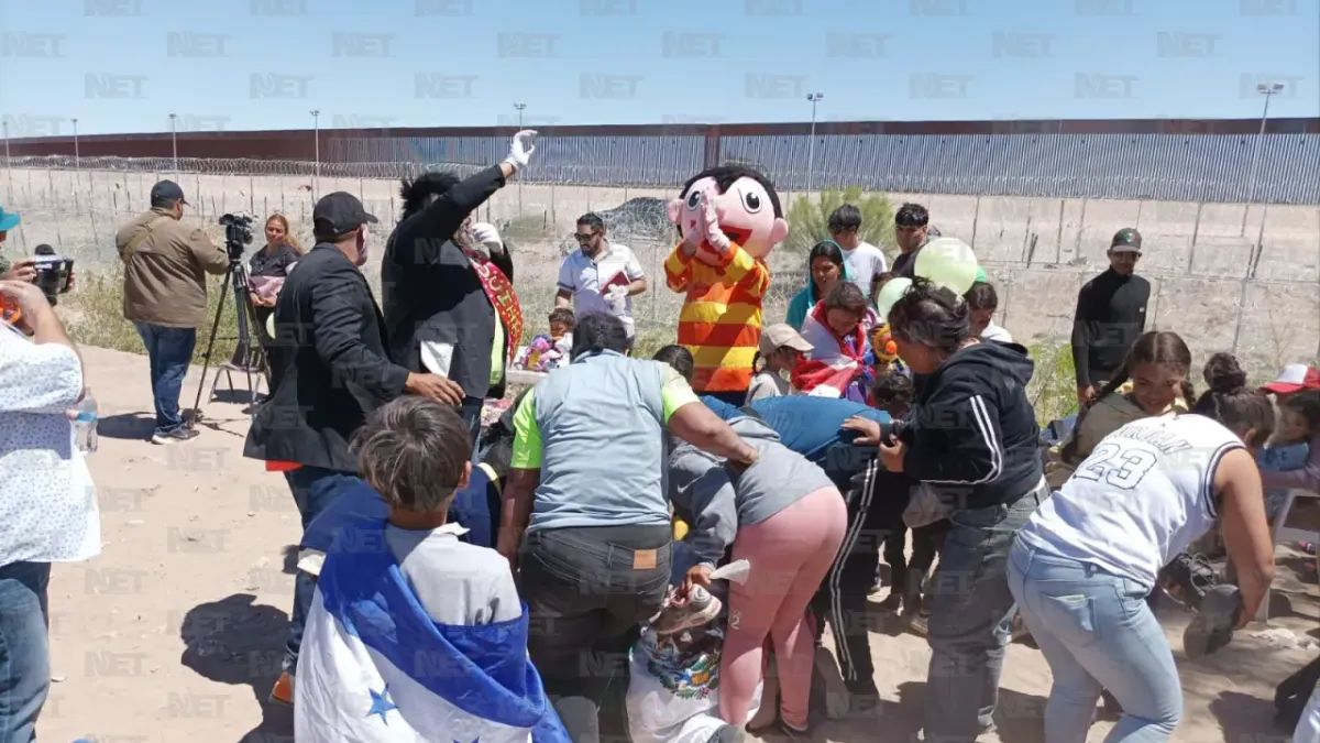 Esperanza a cada paso; migrantes aguardan para cruzar a la puerta 40