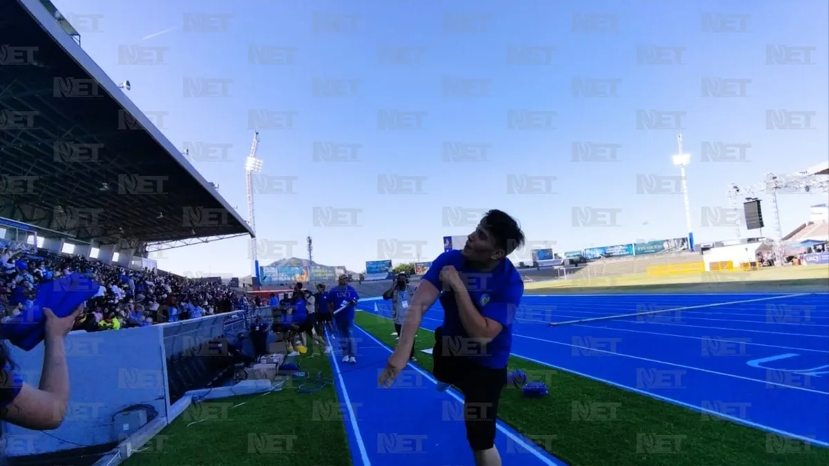 Llegan juarenses al estadio olímpico a celebrar la Universiada 2022
