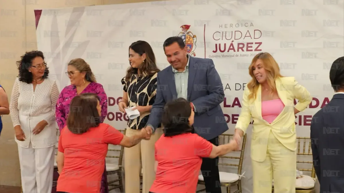 Entrega Municipio apoyos económicos a 53 OCS