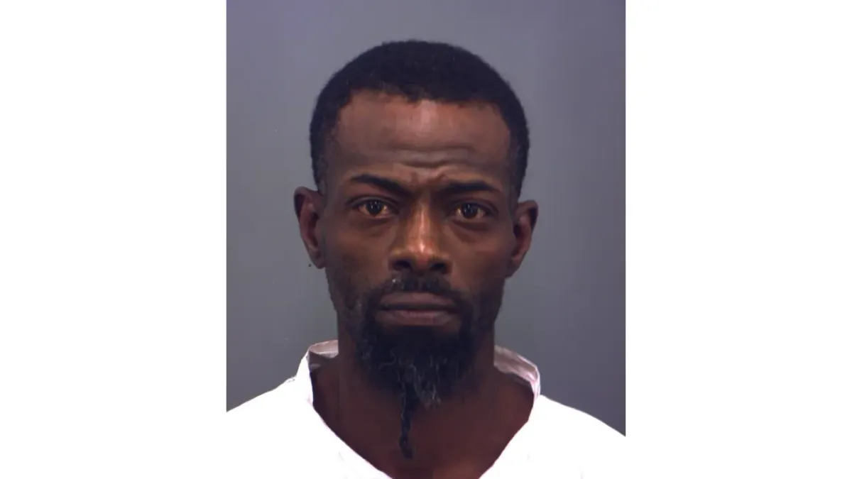 Lo detienen por atacar a una mujer en El Paso