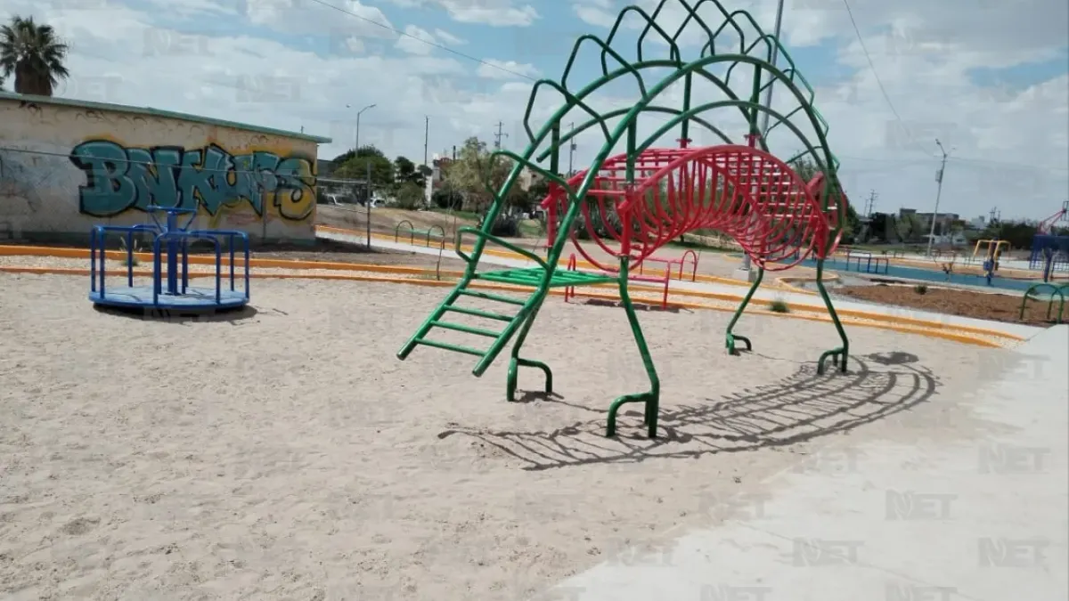 Disfrutan vecinos de Jardines del Valle de un parque renovado