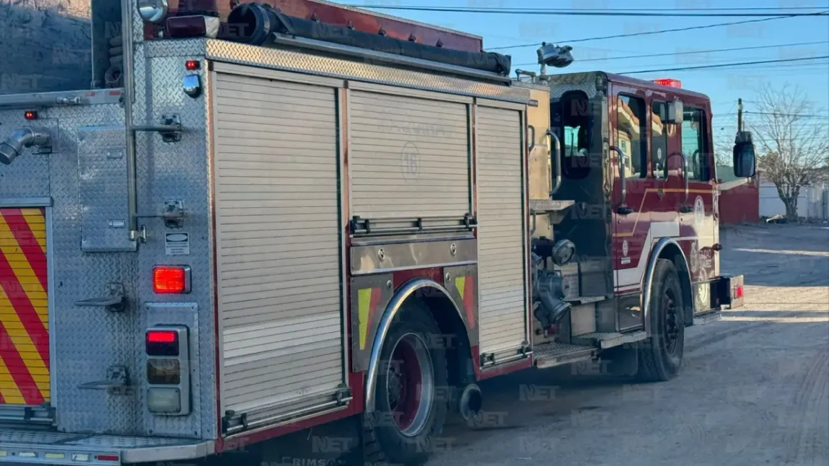 Apagan bomberos incendio en vivienda en Infonavit Oasis