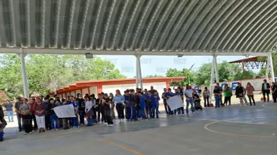 Entrega alcalde obra de rehabilitación eléctrica de secundaria