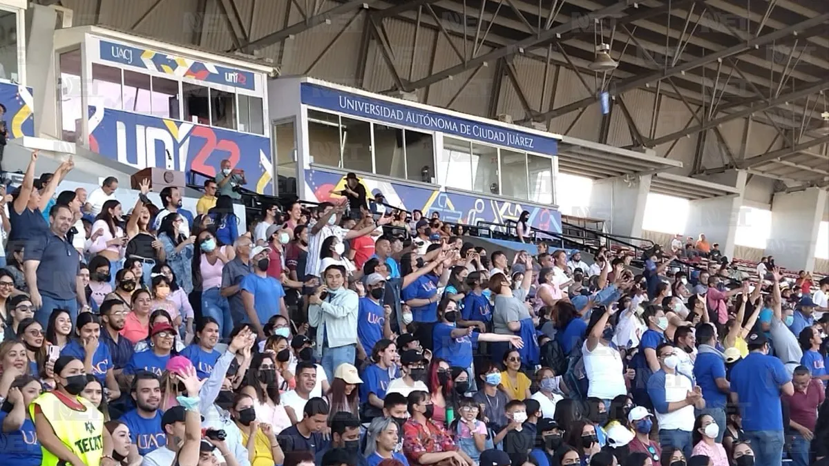 Llegan juarenses al estadio olímpico a celebrar la Universiada 2022