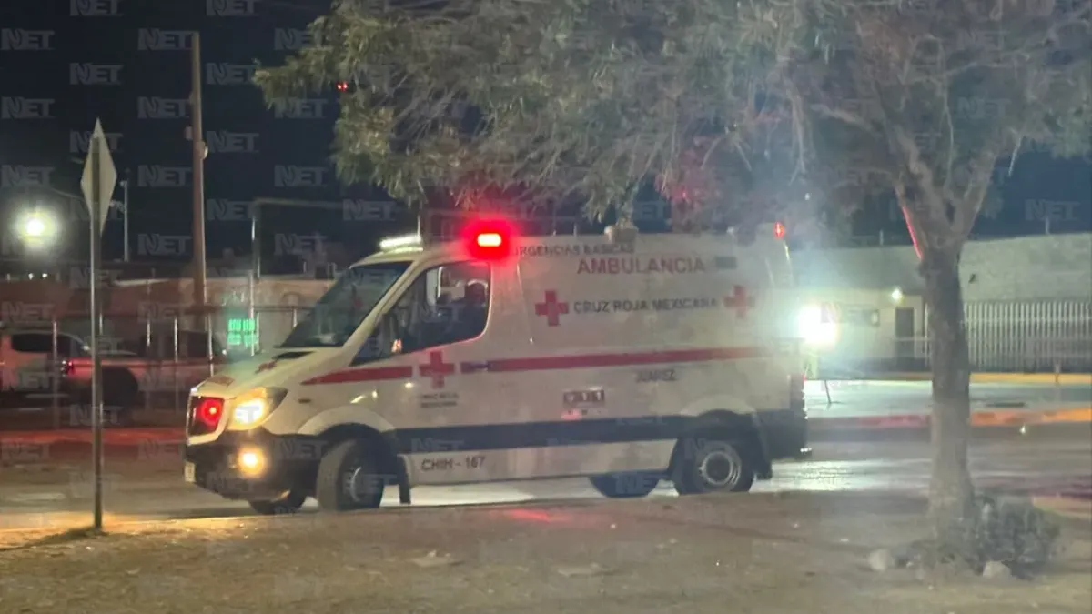 Baja velocidad para pasar tope y Camaro lo impacta de lleno