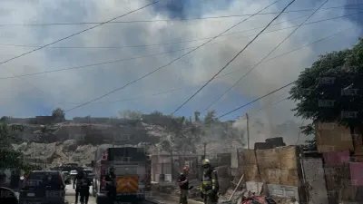 Bomberos sofocan incendio en vivienda de la colonia Luis Olague