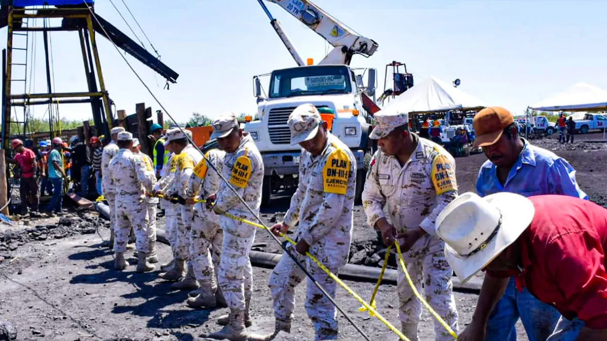 Crece desesperación de familias de mineros atrapados