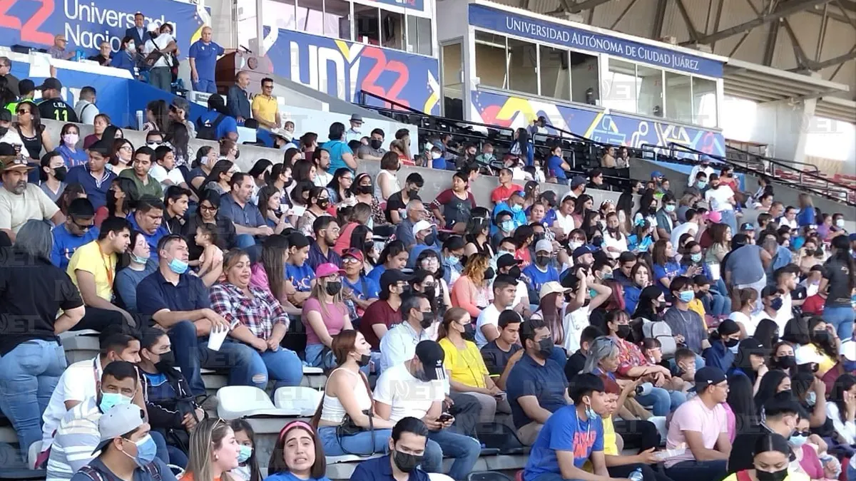 Llegan juarenses al estadio olímpico a celebrar la Universiada 2022