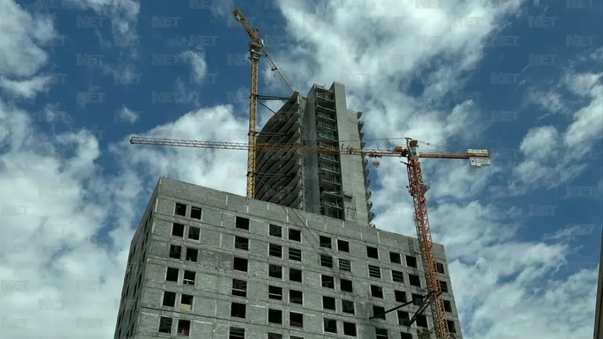 Desalojan de nuevo edificio en construcción por supuesta fuga de gas