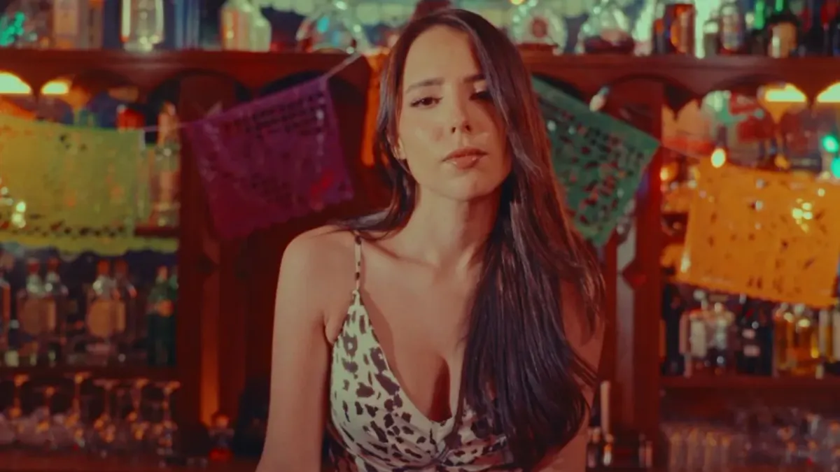 Majo Aguilar genera polémica en redes por vestuario durante concierto