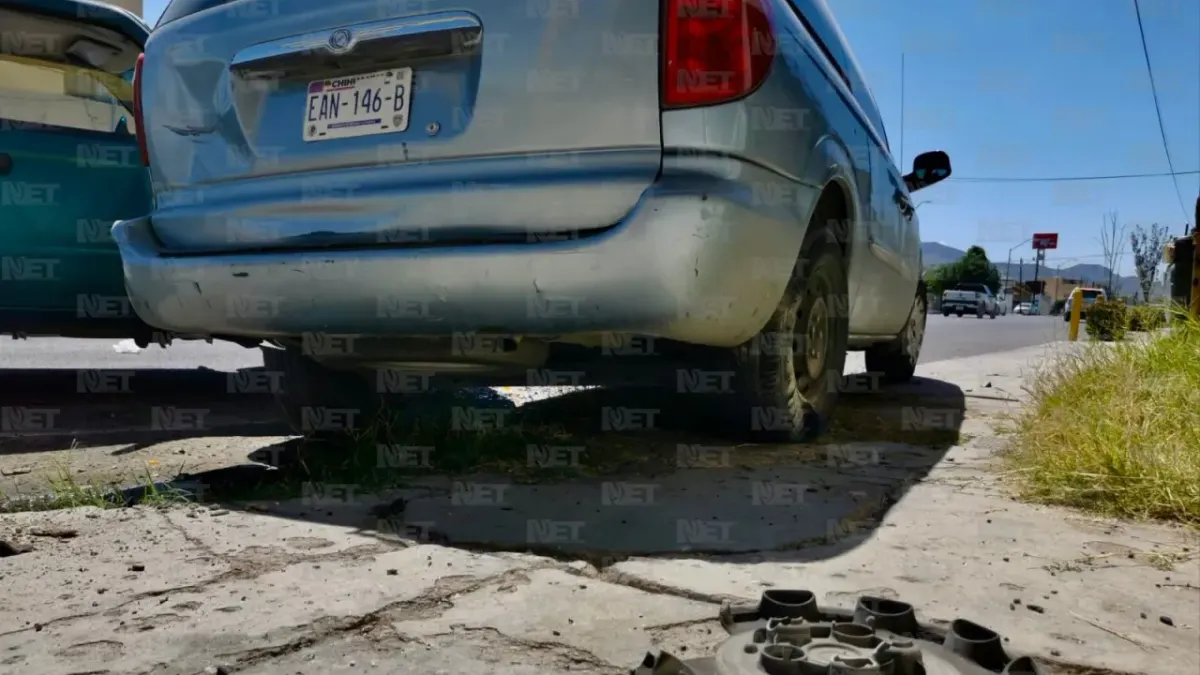 Impacta a troca y la proyecta contra camioneta