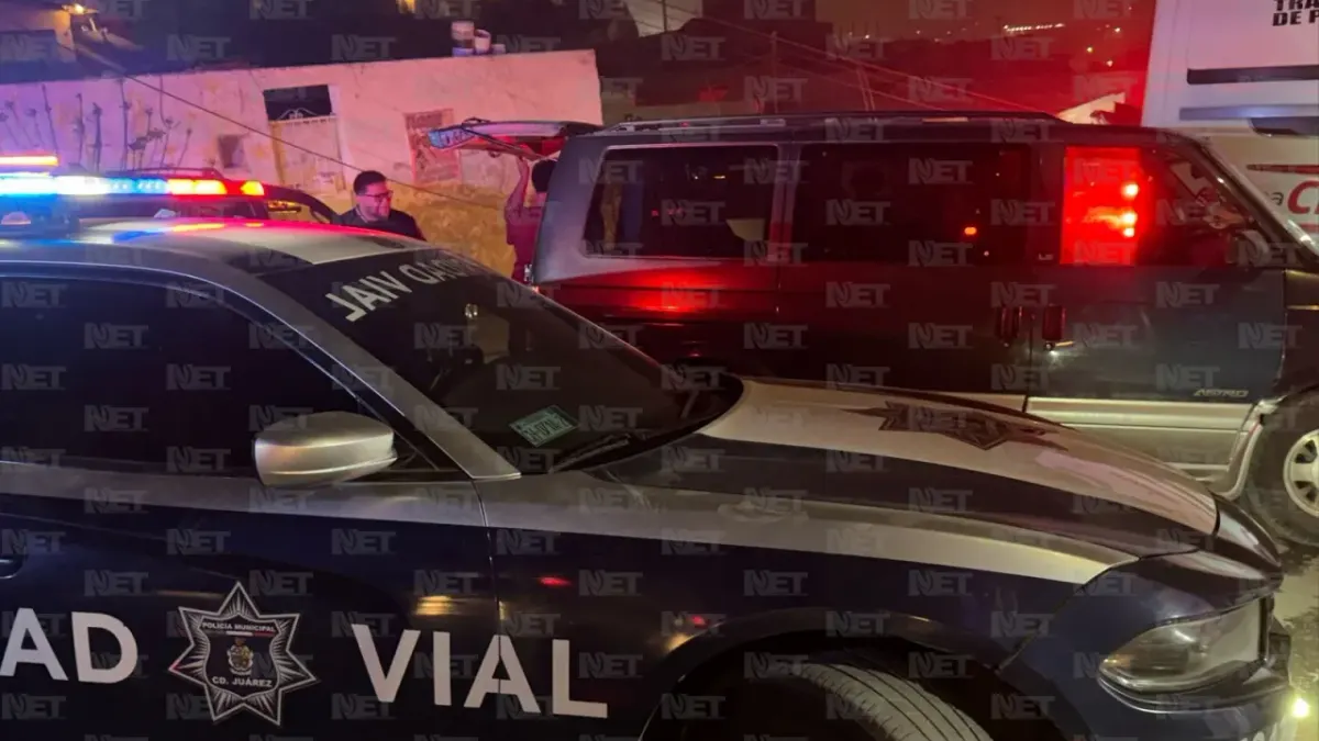 Camión de la Línea Unitec 1A impacta vivienda y autos