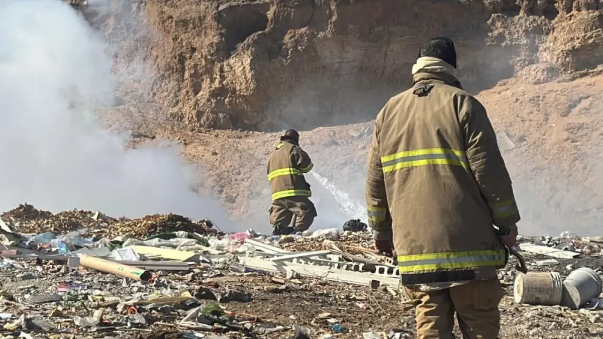 Suman 3 días de incendio en basurero clandestino de El Sauzal