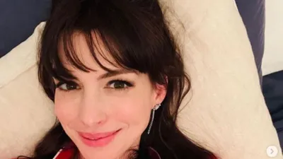Comparte Anne Hathaway emotivo video y confirma embarazo