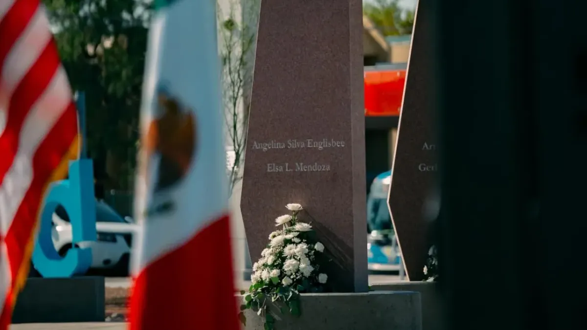 August Third Memorial, una de las 100 mejores piezas de arte público del mundo