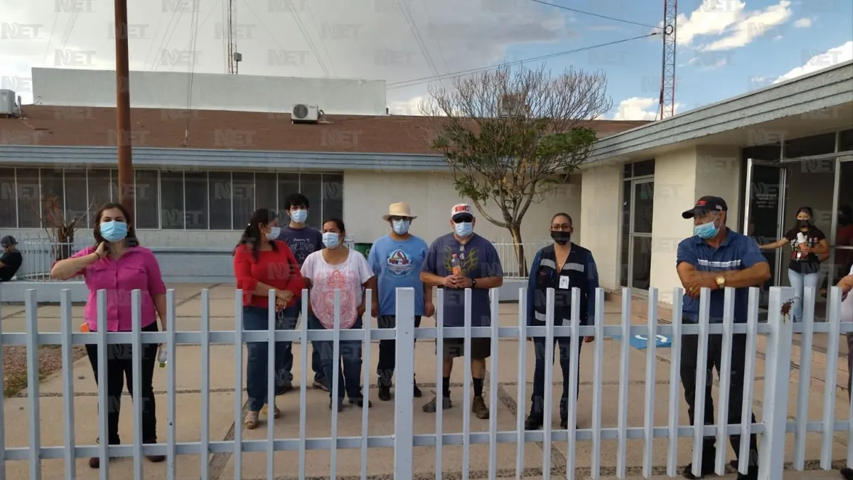 Vecinos de El Granjero toman oficinas de la CFE por falta de luz