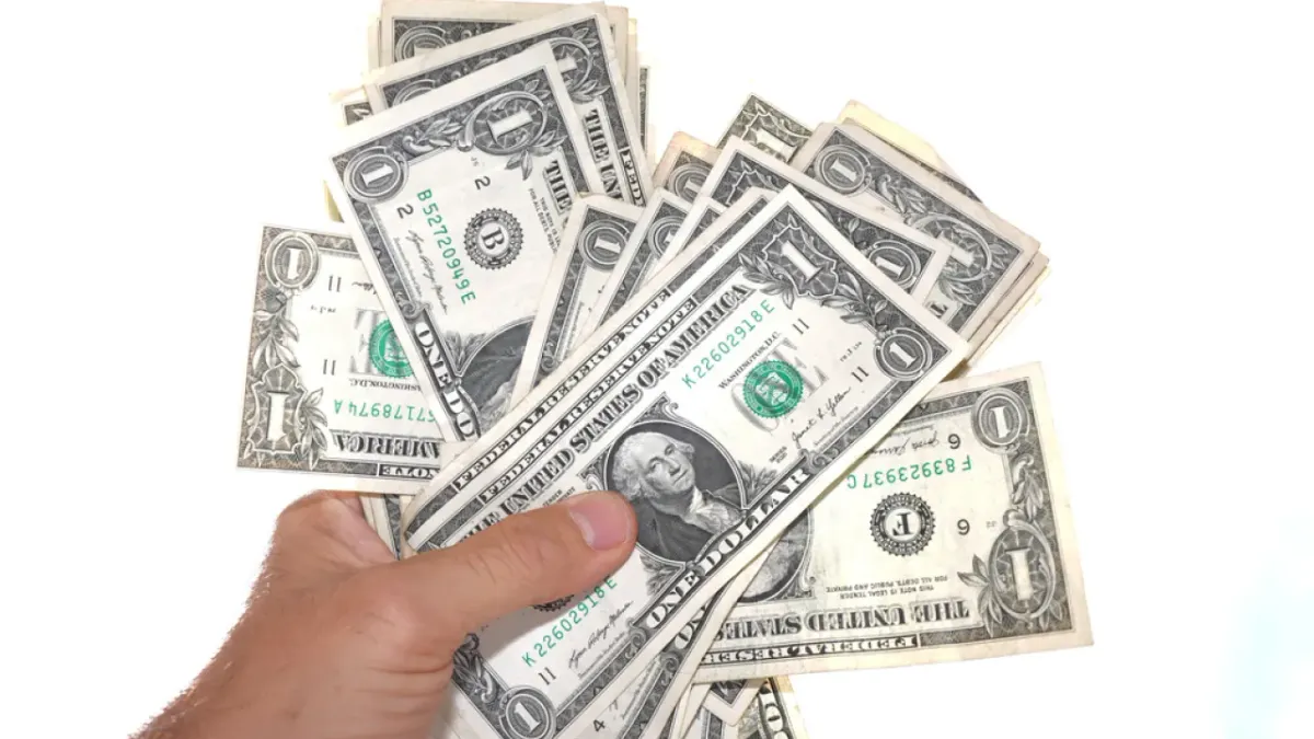 Dólar registra aumento de 10 centavos este martes