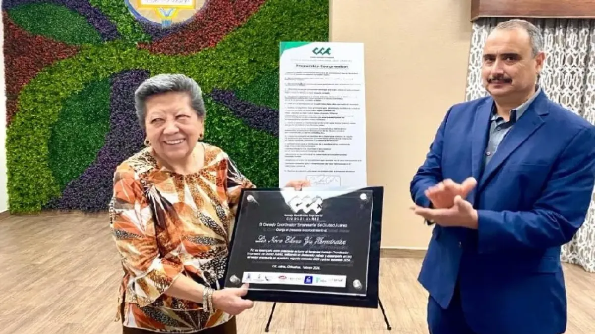 Entrega CCE reconocimiento a Nora Yu