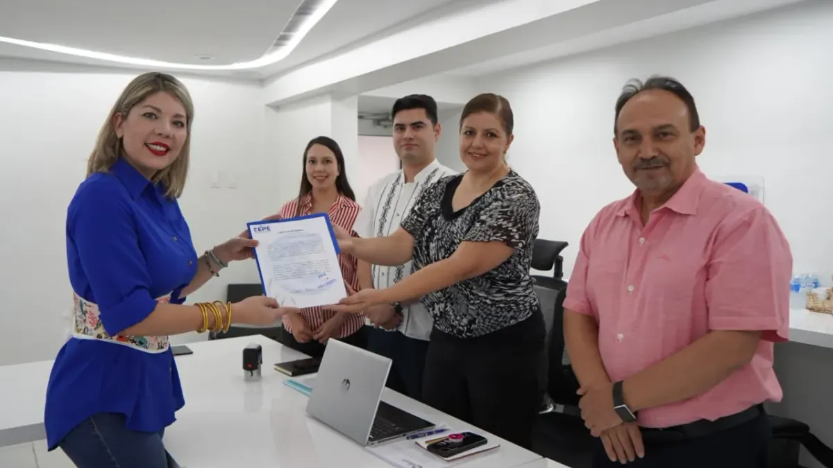 Busca Daniela Álvarez la dirigencia estatal del PAN; entrega Carta Intención
