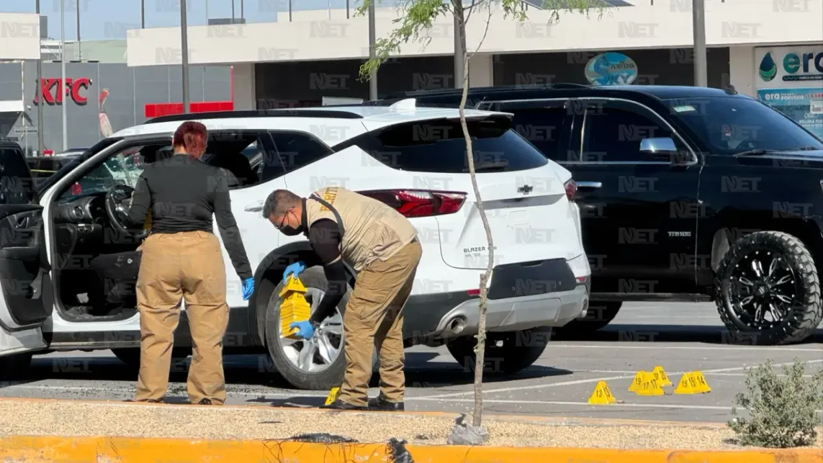 Mujer aseguró a niño baleado en Walmart en local de comida
