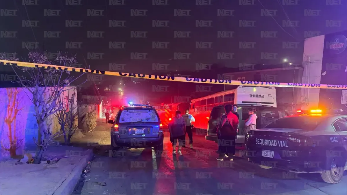 Camión de la Línea Unitec 1A impacta vivienda y autos