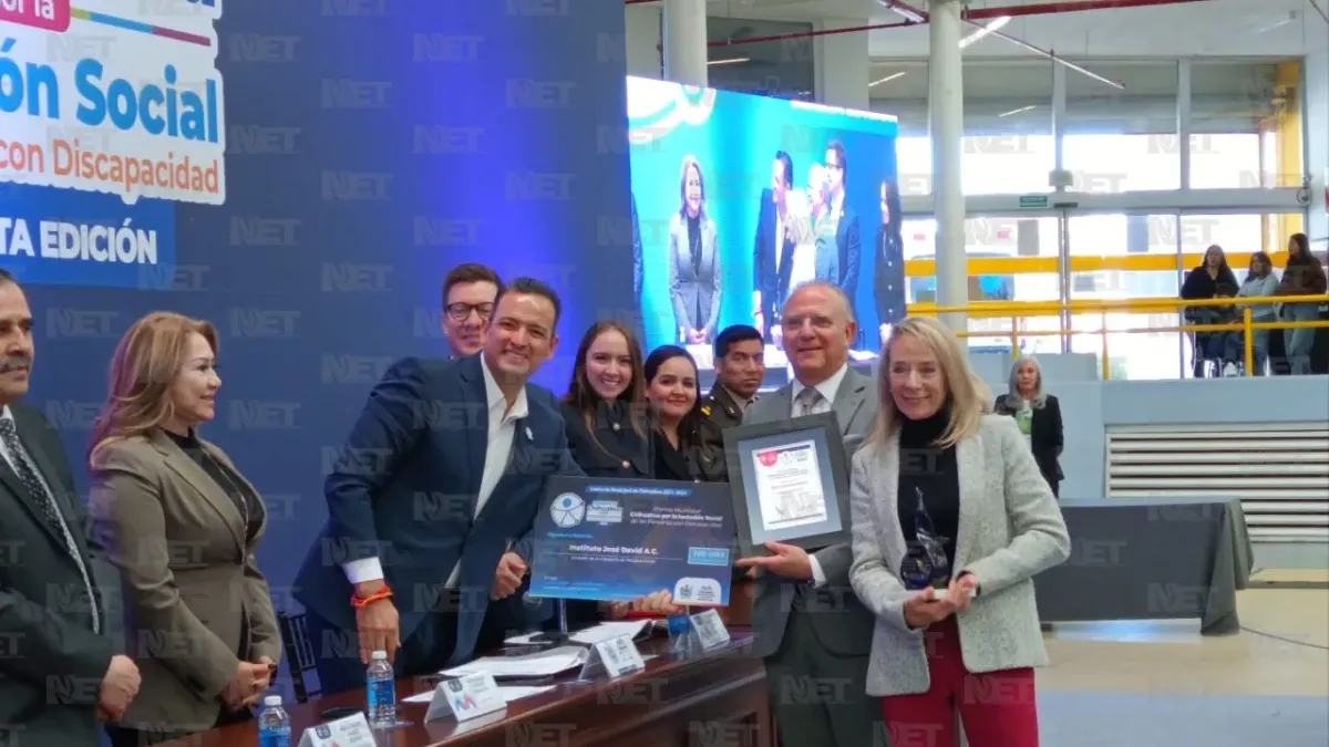Entregan premio a defensores de las personas con discapacidad