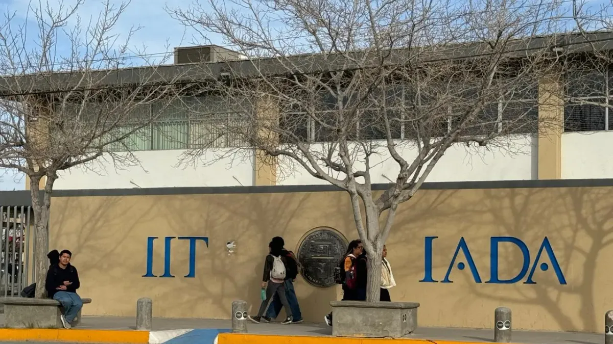 Abren becas para la UACJ; incluyen laptop y apoyo para inscripción
