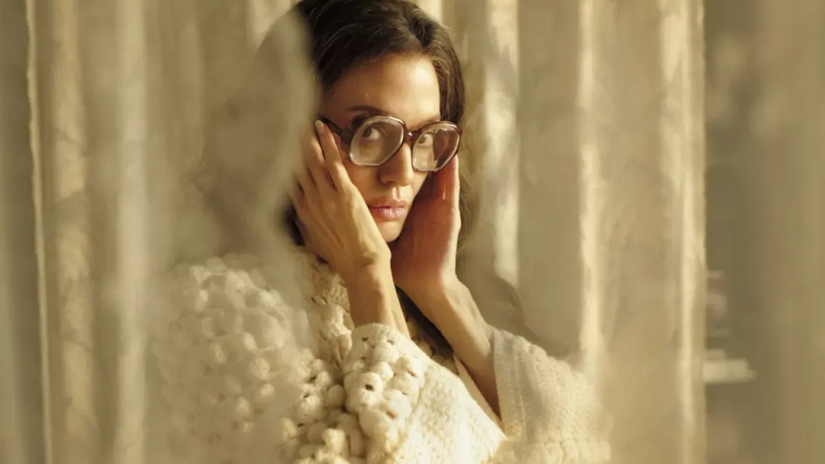 Reseña: Angelina Jolie es elegante y aguda en 'María'