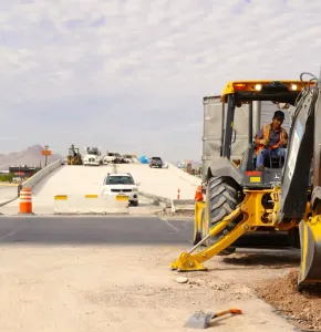 Avanza construcción de paso superior en carretera Chihuahua–Aldama