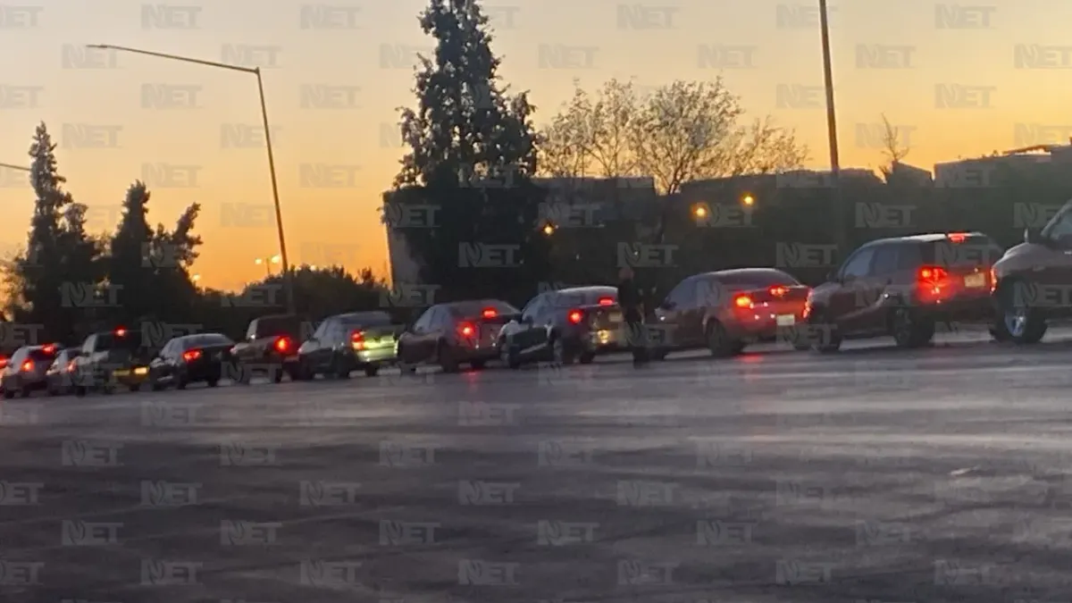 Largas filas para cruzar a El Paso desde Juárez