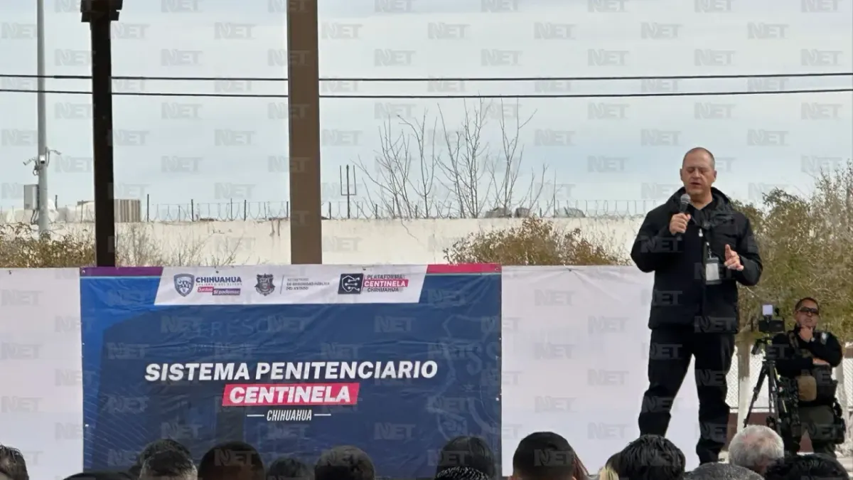 Hijo de Pablo Escobar da conferencia a reos del Cereso Estatal 3