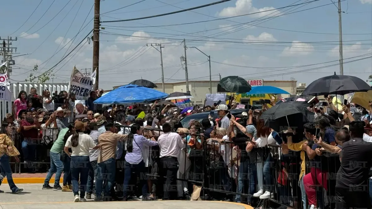 Causa furor AMLO y Claudia en calles de Juárez durante recorrido