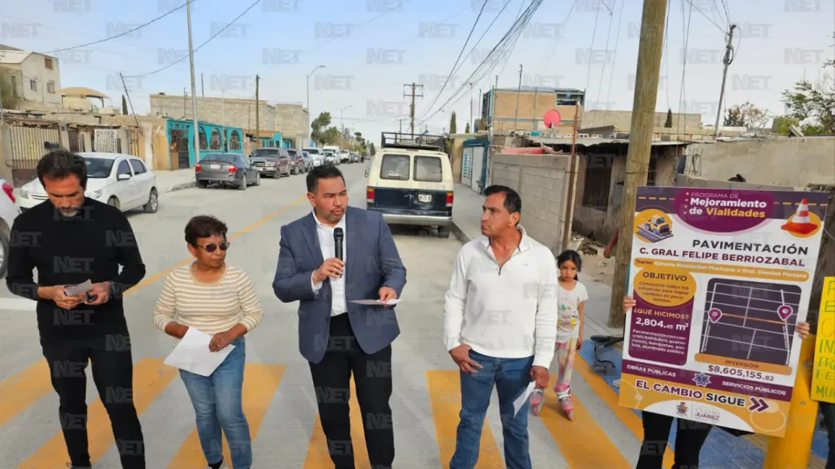 Entrega alcalde pavimentación en la calle General Felipe Berriozabal