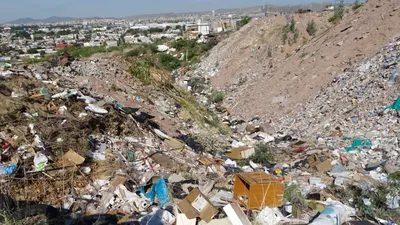 Analiza Juárez aumentar multas por tirar basura en la vía pública