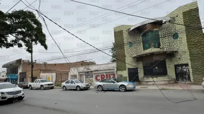 Derriba tráiler cables y bloquea el paso en la Vicente Guerrero