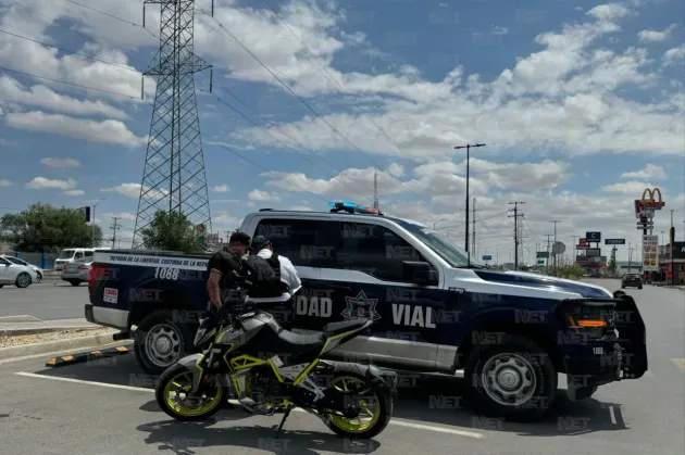 Mujer resulta lesionada tras caer de motocicleta en Las Torres