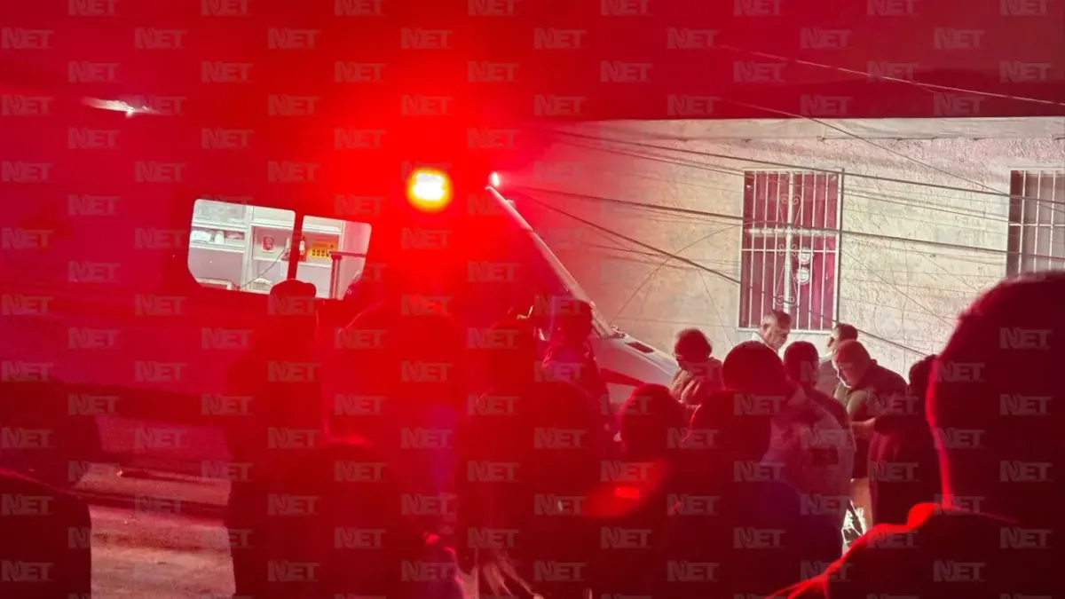 Camión de la Línea Unitec 1A impacta vivienda y autos