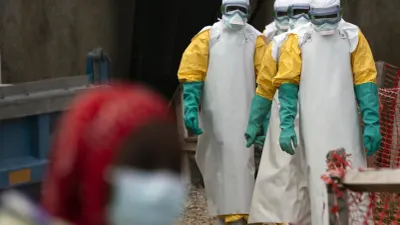 Declara OMS emergencia internacional por rara variante de ébola