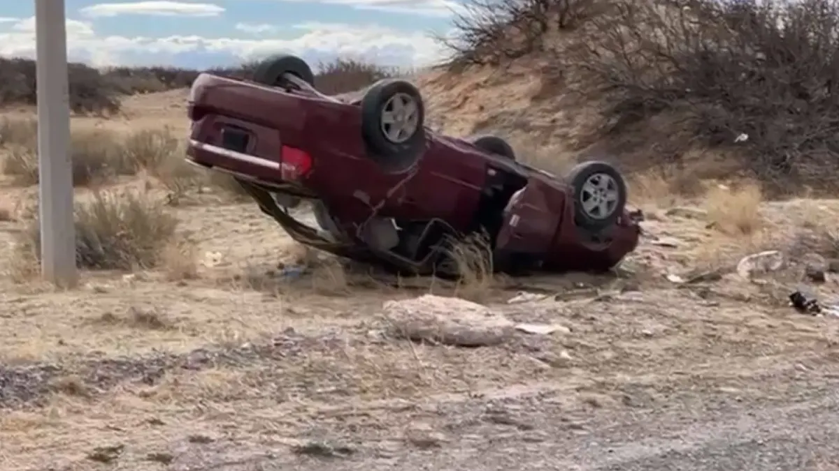 Vuelcan mujeres rumbo a Samalayuca