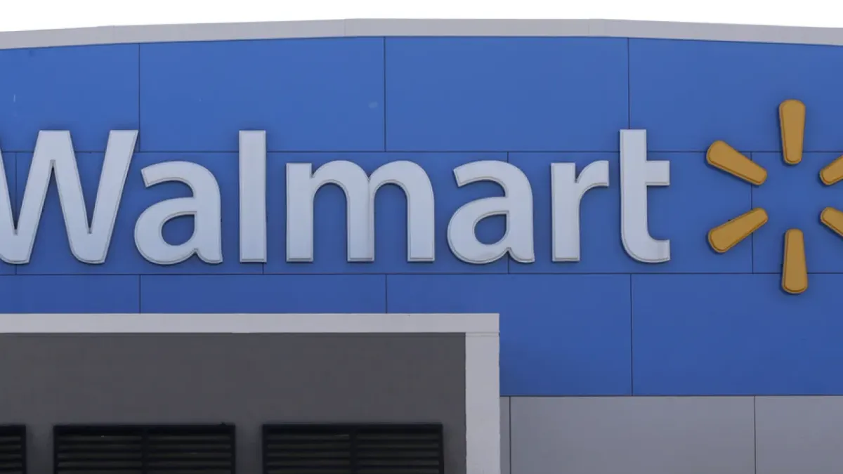 Walmart ajusta estrategia ante robos y fallas; menos autopago y más cajeros