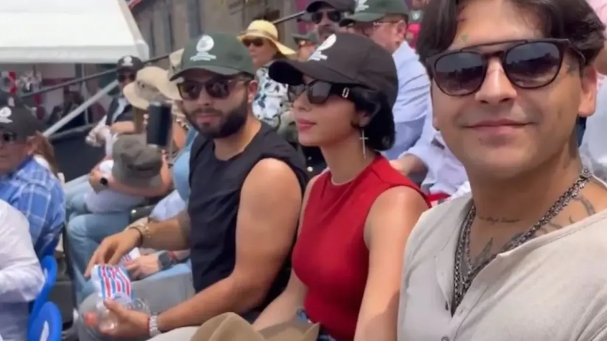 Llaman payasa y arrogante a Ángela Aguilar en desfile del 16 de septiembre