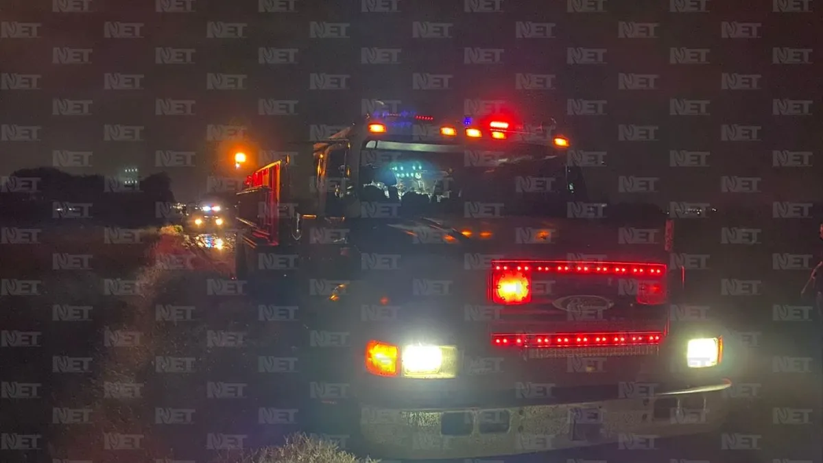 Arde maleza entre campos junto a Riberas