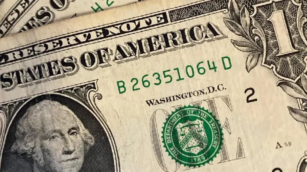 Sube dólar cinco centavos en centros cambiarios