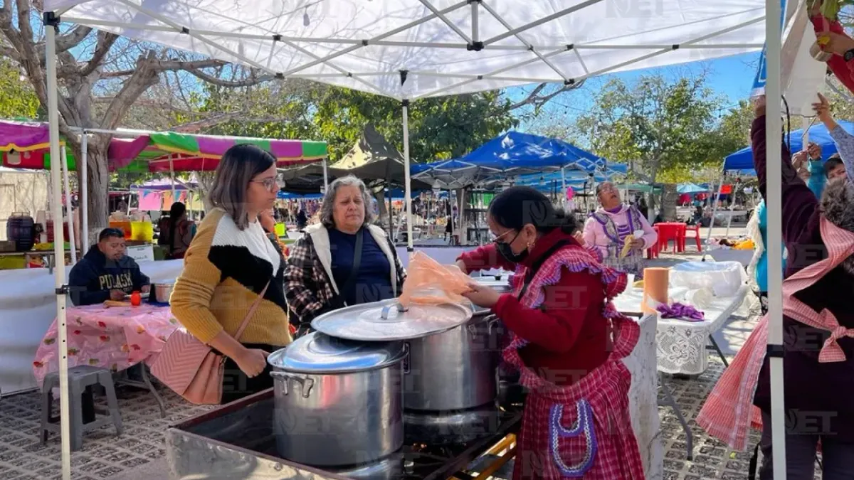 Disfrutan juarenses del Festival del Tamal